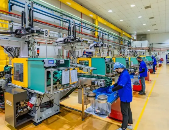 plastic injection molders